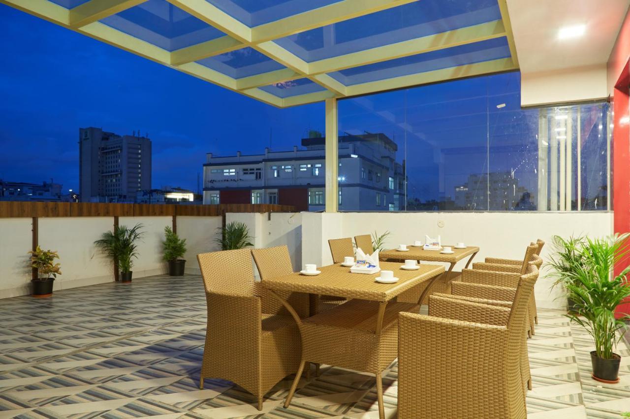 Vovo Premier Hotel Bangalore Exterior foto